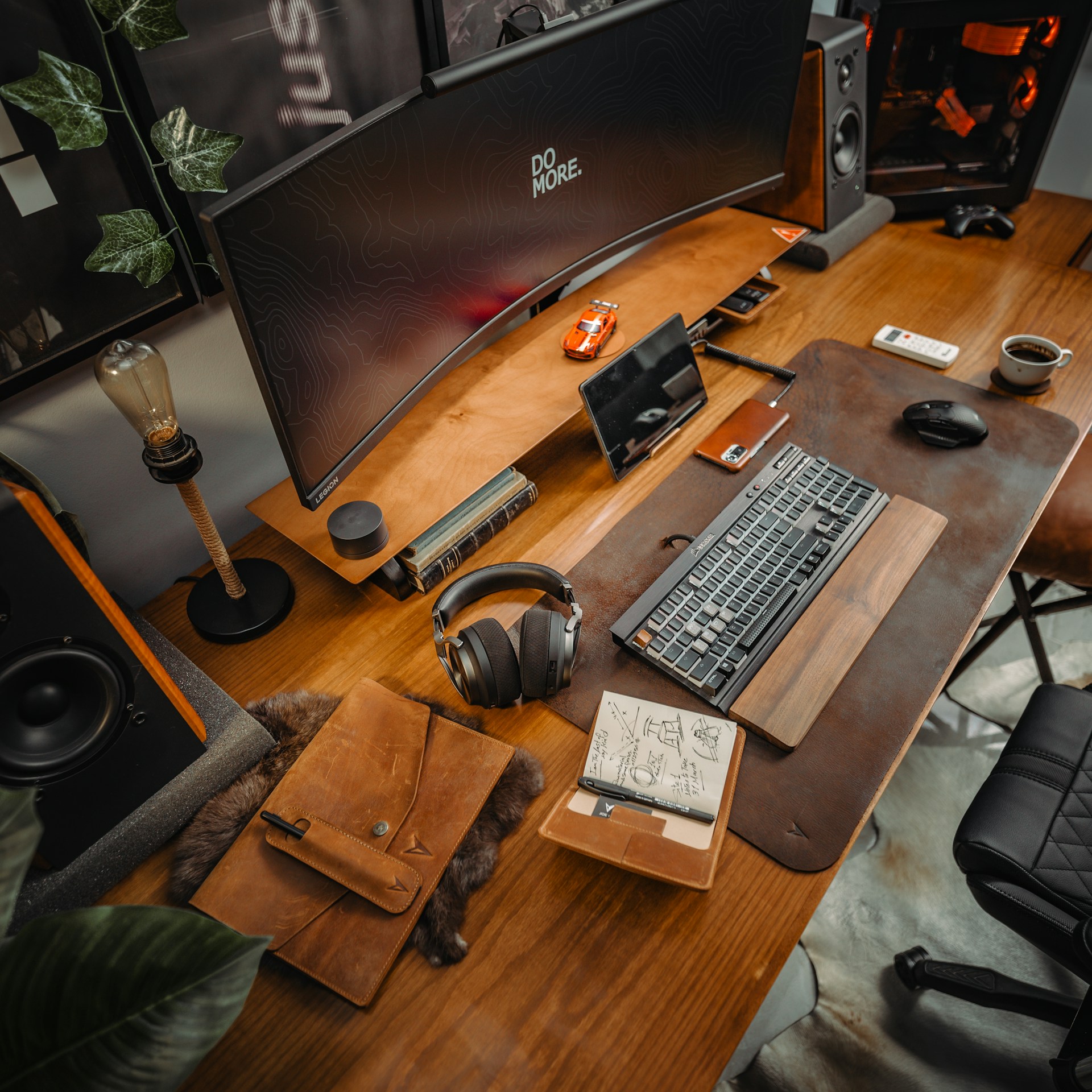 Étagère de bureau – élever l’écran, clarifier l’espace